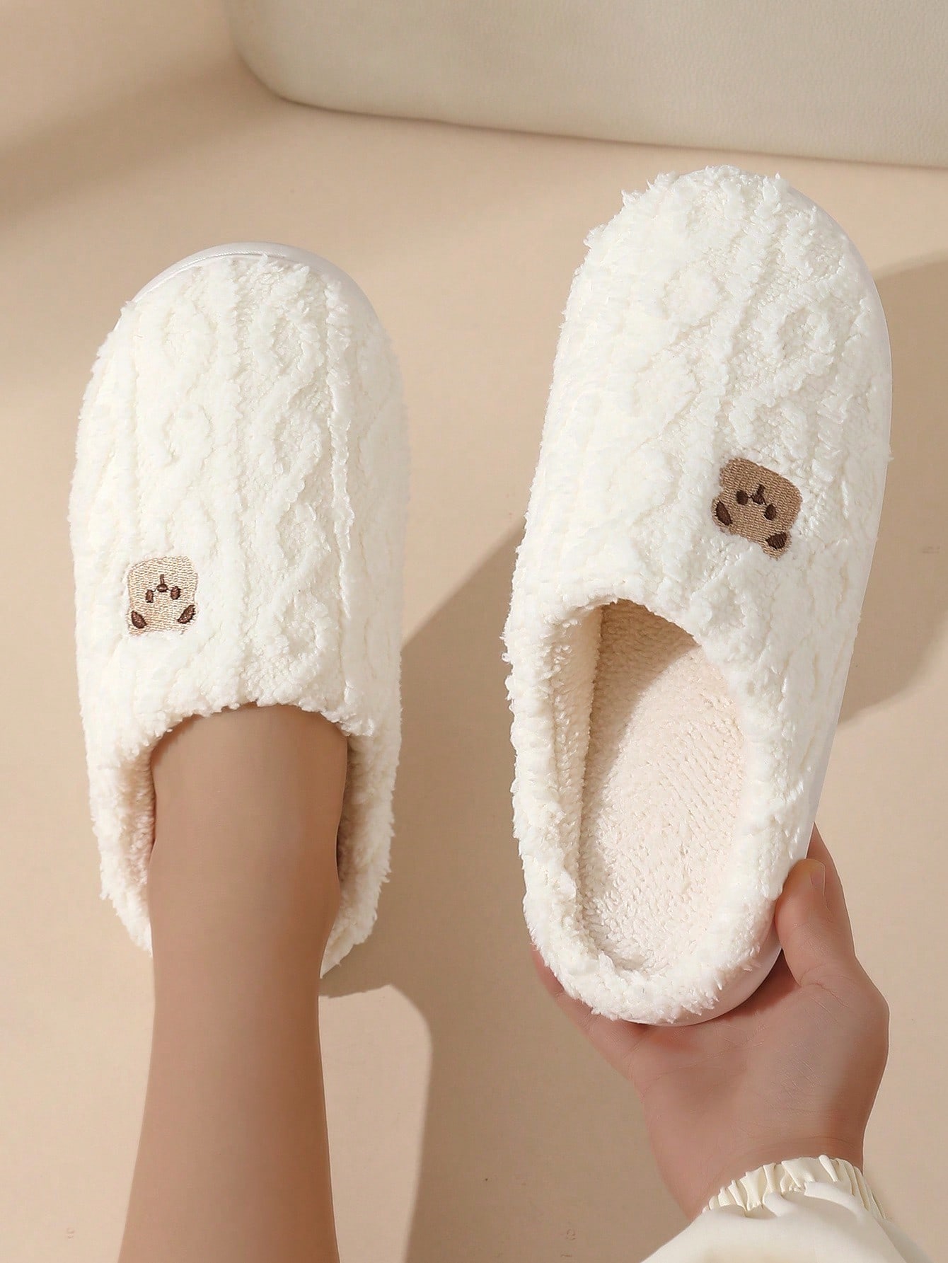Winter Clothing Material - 男性と女性のための暖かい綿スリッパ、滑り止めソール付き、屋内用、秋と冬の版