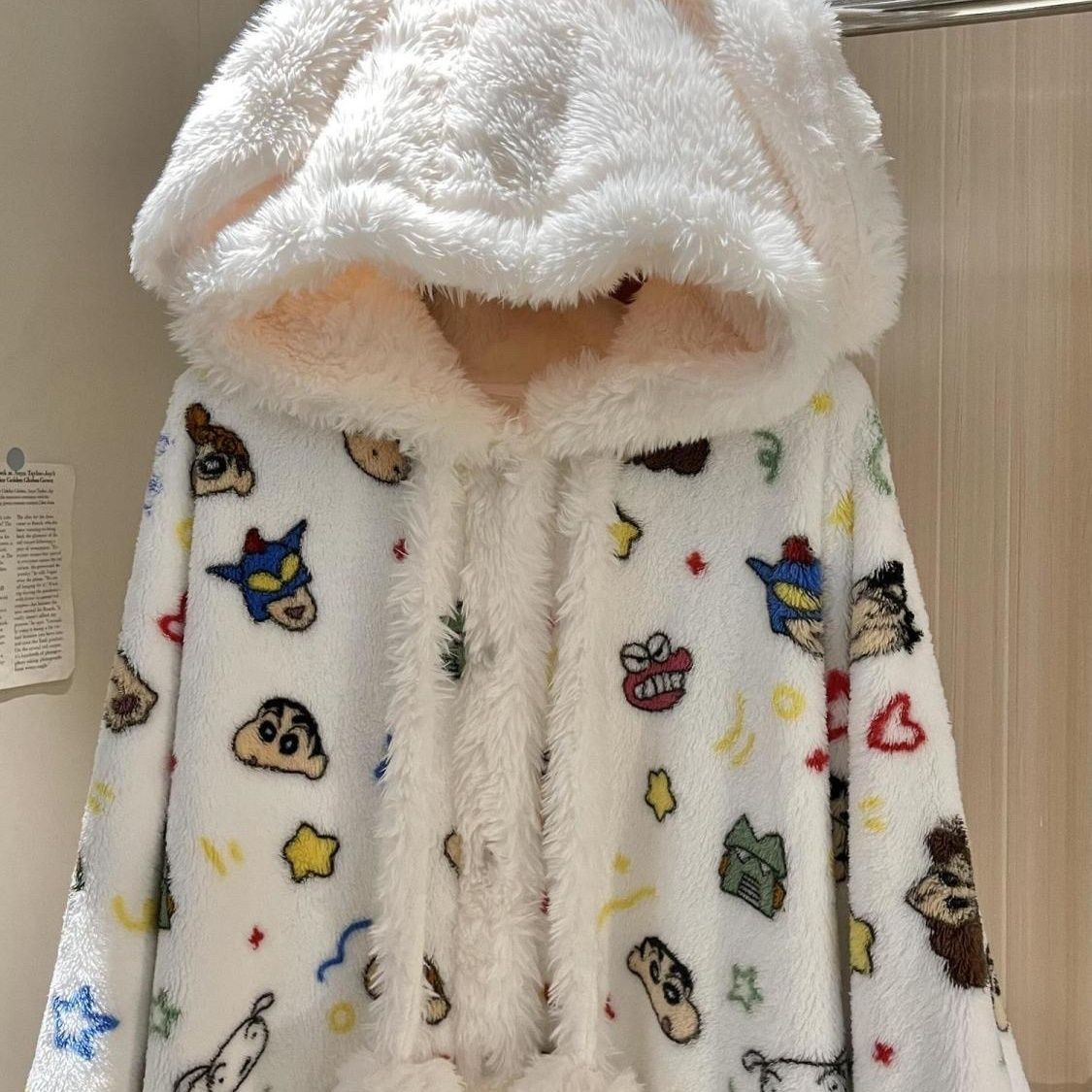 クレヨンしんちゃんのキャラクターが描かれた、コーラルフリース - Warm Winter Clothing のレビューと価格